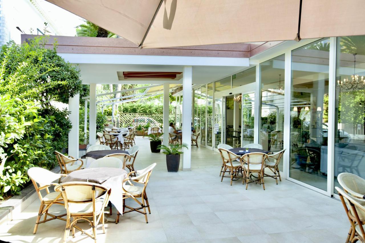 Hotel Maestri Риччоне Екстер'єр фото